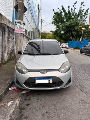 FORD FIESTA 1.0 ROCAM 8V FLEX 4P MANUAL FORD FIESTA 1.0 ROCAM 8V FLEX 4P MANUAL